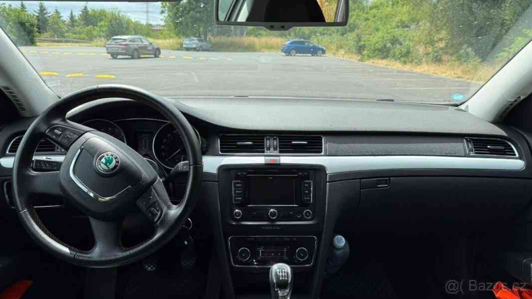 Škoda Superb 2,0 TDi 103kW Ambition - foto 11