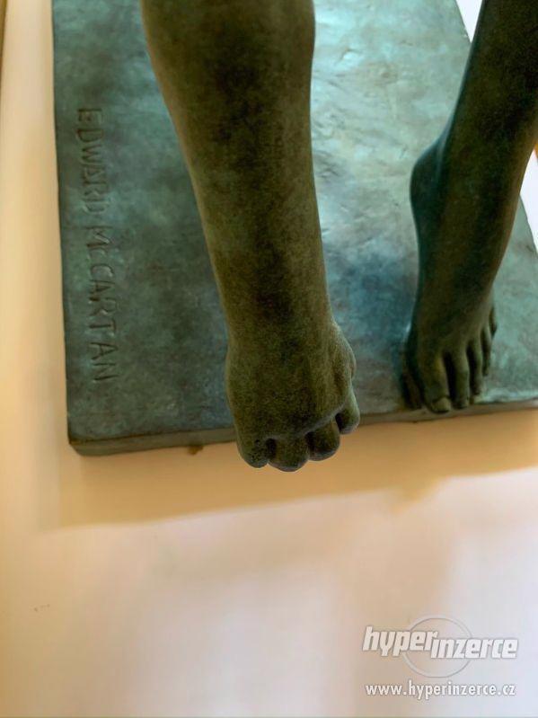 Diana se psem 130 cm bohyně lovu - bronzová socha - foto 7