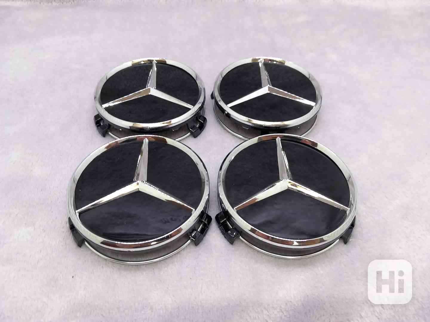 Středové krytky Mercedes, 75mm lesklá černá - foto 1