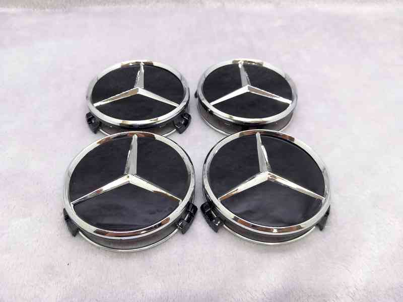 Středové krytky Mercedes, 75mm lesklá černá - foto 6