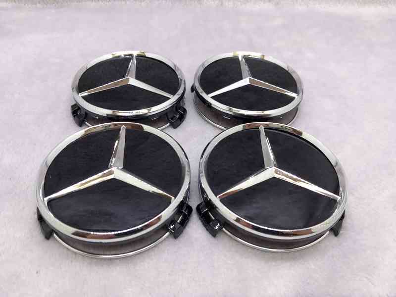 Středové krytky Mercedes, 75mm lesklá černá - foto 2