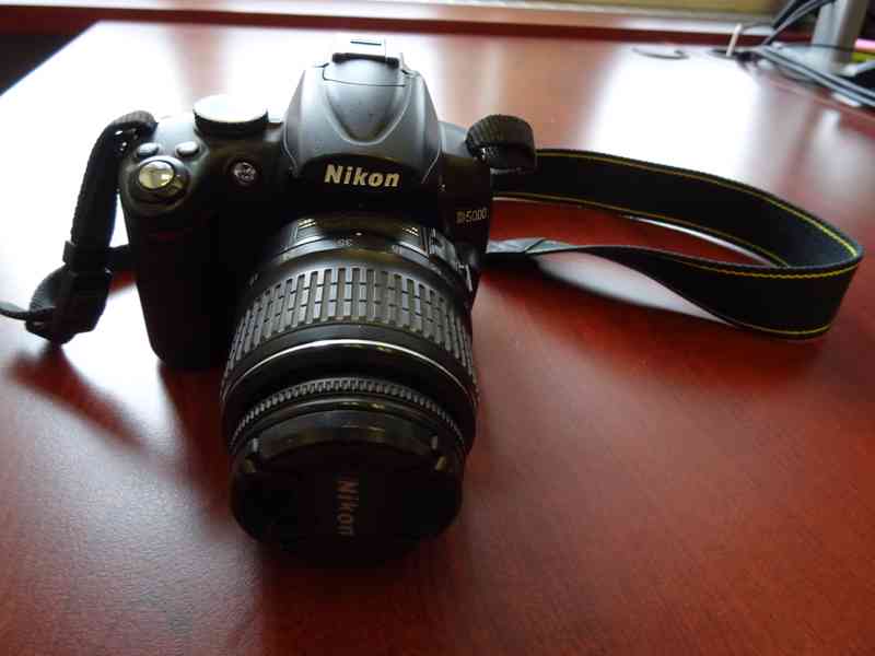 Nikon D5000 s objektivem 18-55mm VR - foto 4