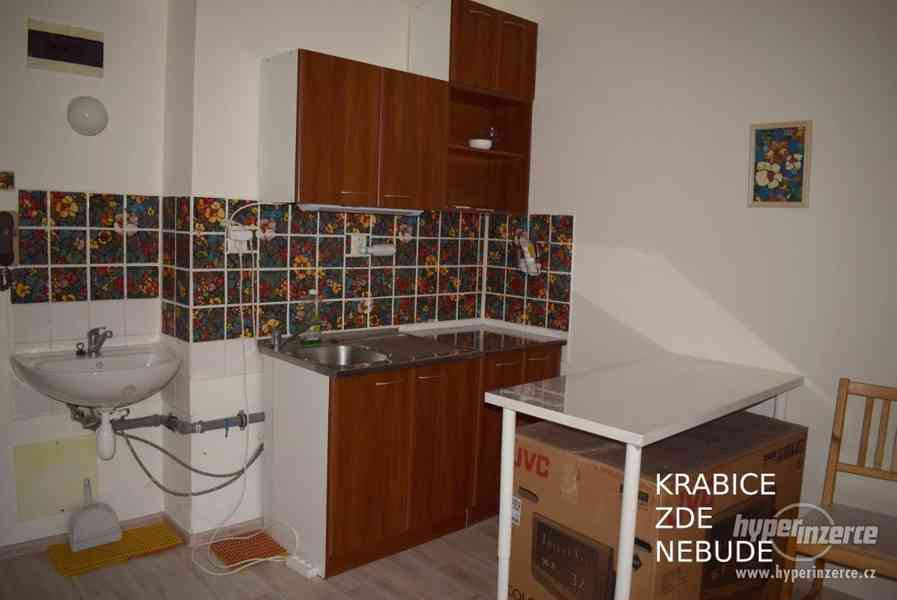Střednědobý pronájem malého bytu,Praha-Bubeneč - foto 4