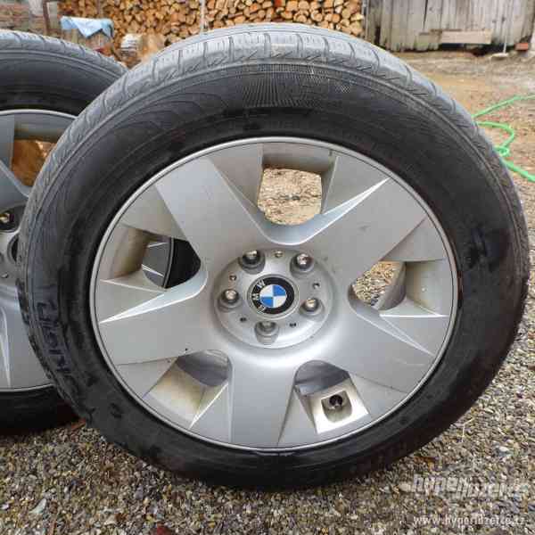 Pnemumatiky a kovové disky na BMW - foto 2