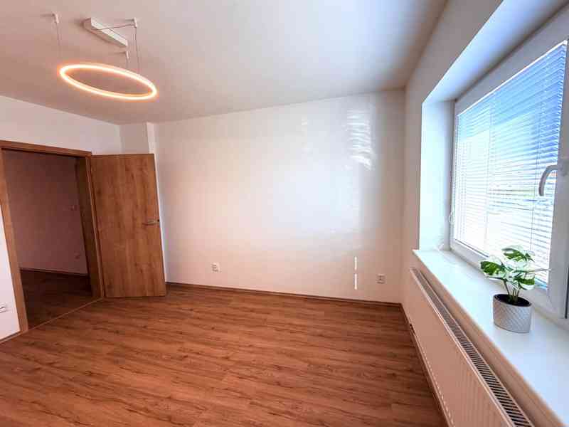 PRONÁJEM NOVOSTAVBY BYTU 2+KK S PARKOVACÍM STÁNÍM V BRNĚ - foto 17