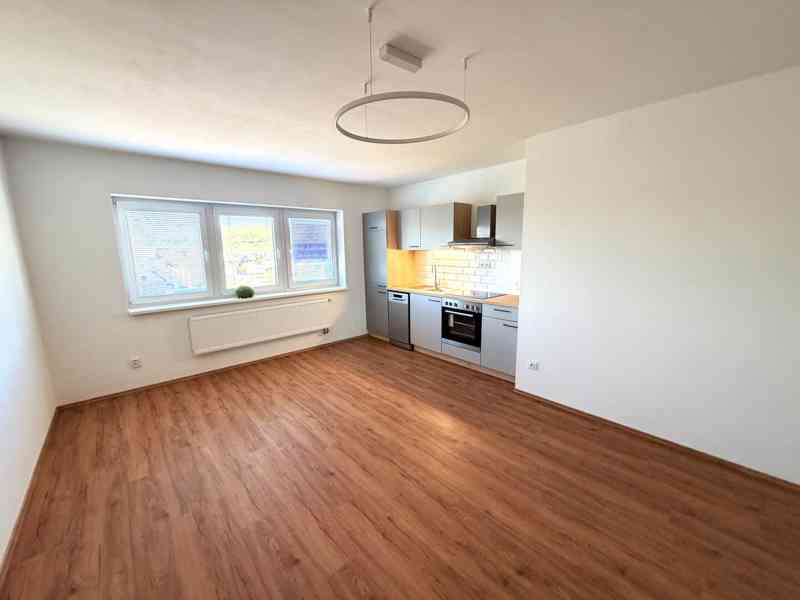 PRONÁJEM NOVOSTAVBY BYTU 2+KK S PARKOVACÍM STÁNÍM V BRNĚ - foto 8