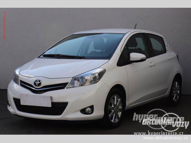 Toyota Yaris 1.3, benzín, rok 2013 - foto 3