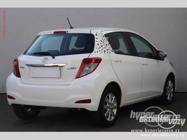 Toyota Yaris 1.3, benzín, rok 2013 - foto 5