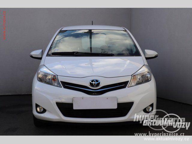 Toyota Yaris 1.3, benzín, rok 2013 - foto 6