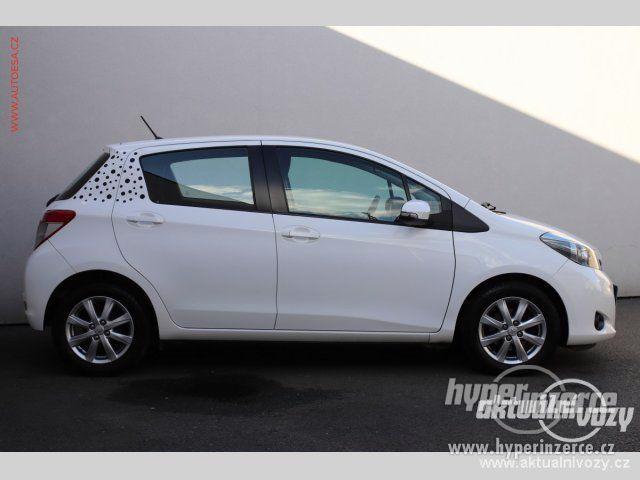 Toyota Yaris 1.3, benzín, rok 2013 - foto 8
