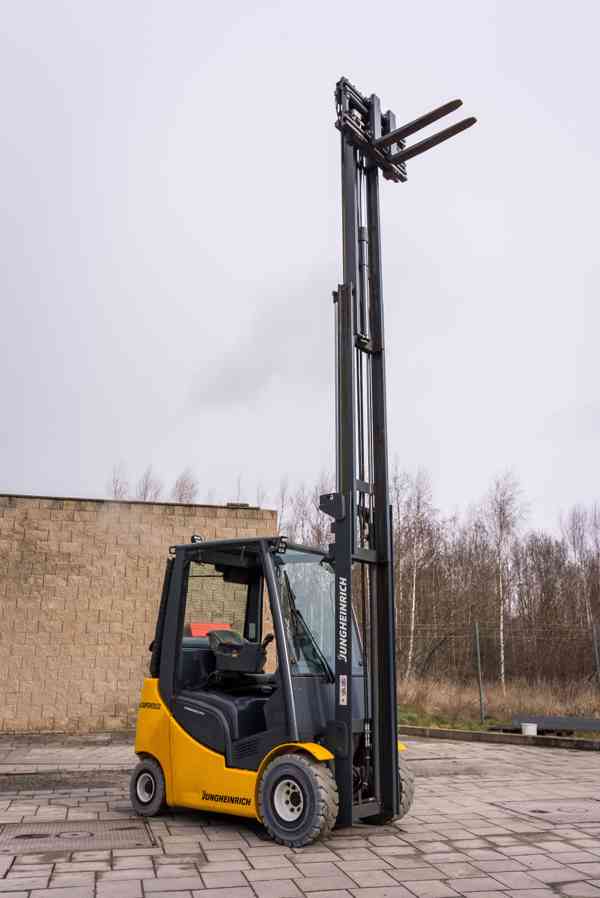 Vysokozdvižný vozík Jungheinrich TFG 316s - foto 4