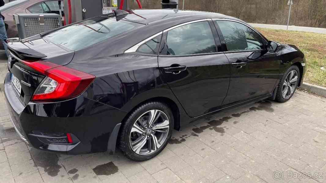 Honda Civic 1,5 VTEC turbo sedan - foto 2