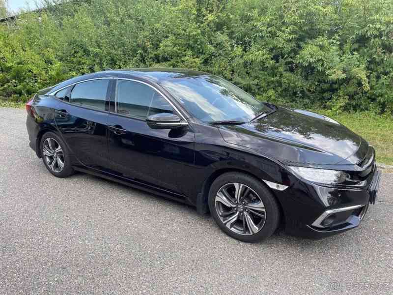 Honda Civic 1,5 VTEC turbo sedan - foto 1