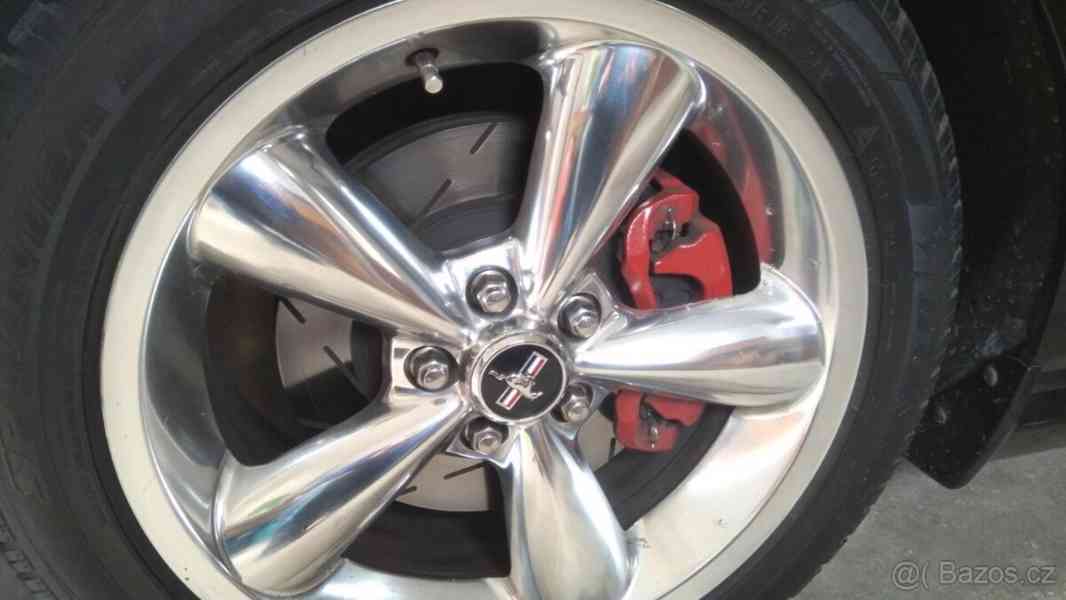 Ford Mustang California 2007 V8 4,6l manuál - foto 11