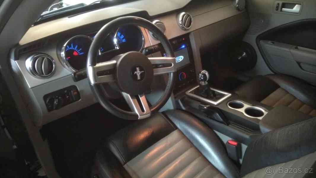 Ford Mustang California 2007 V8 4,6l manuál - foto 4
