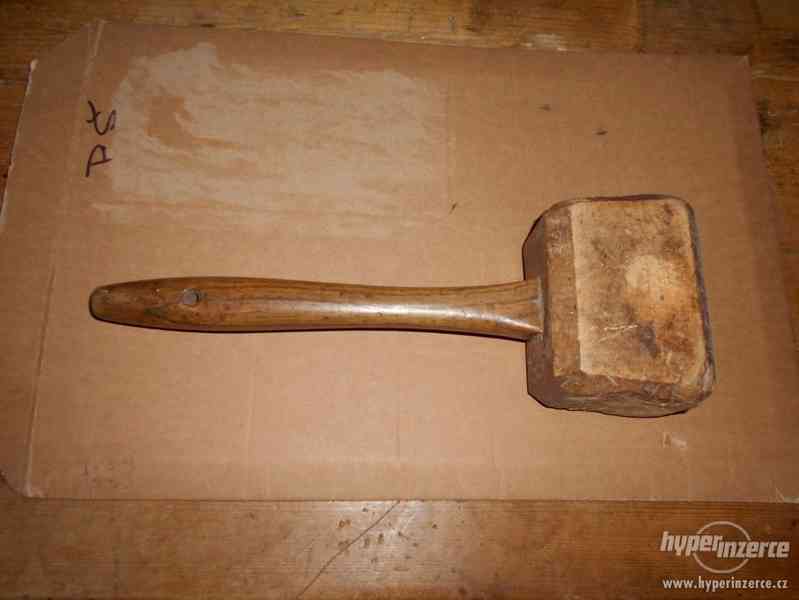starý dřevěný nástroj, palička