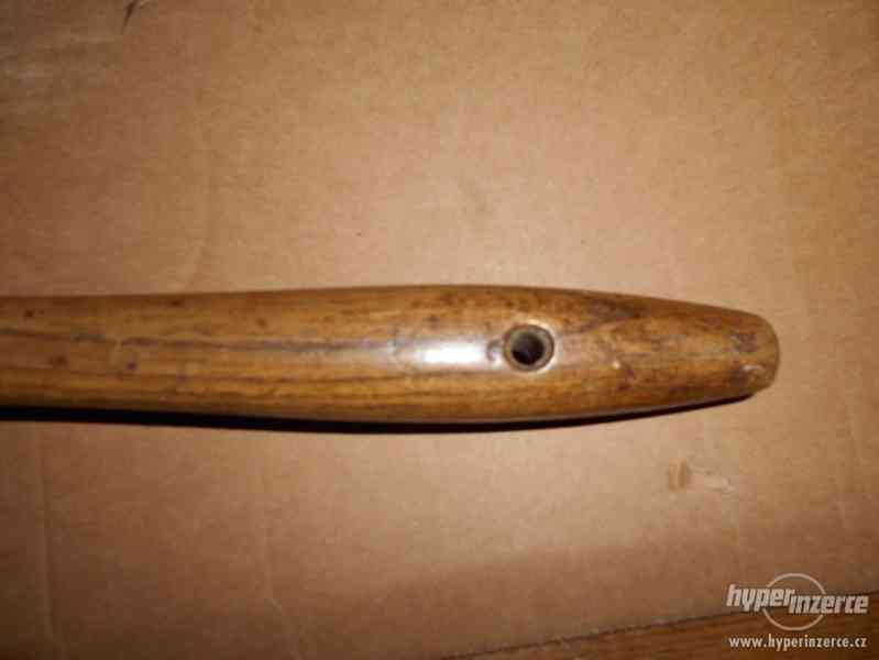 starý dřevěný nástroj, palička - foto 6