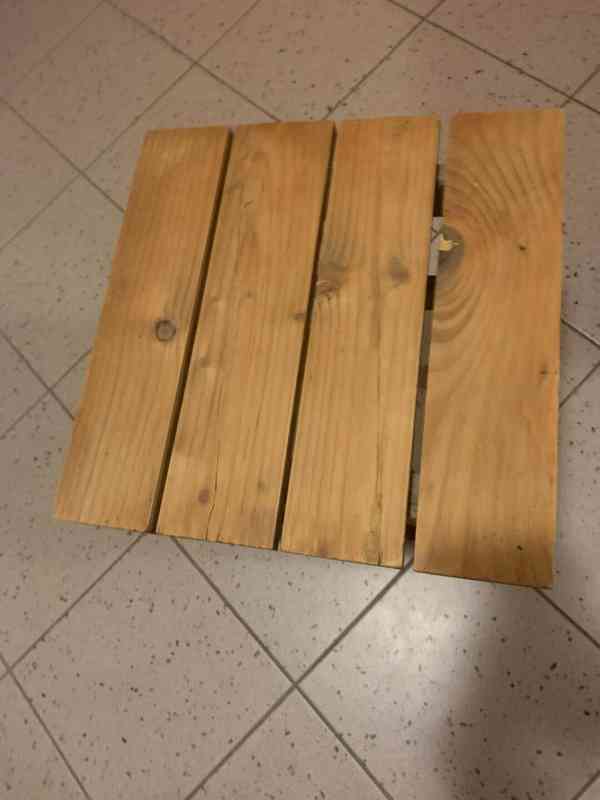 Dřevěná stolička / odkládací stolek – Olomouc - foto 3