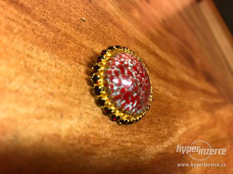 Luxusní zlatá brož s 23 rudými kameny - foto 1