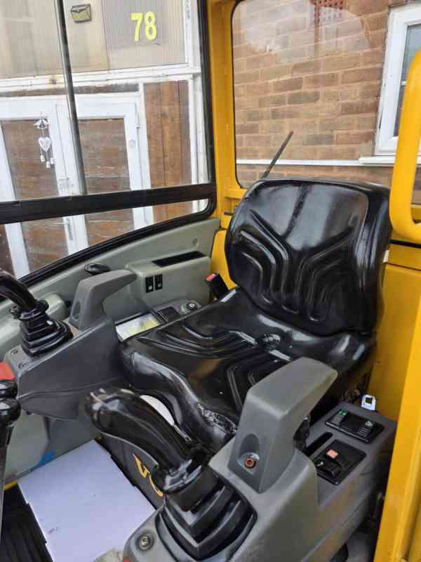 Bagr VOLVO EC15B - foto 2
