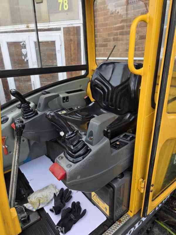 Bagr VOLVO EC15B - foto 12