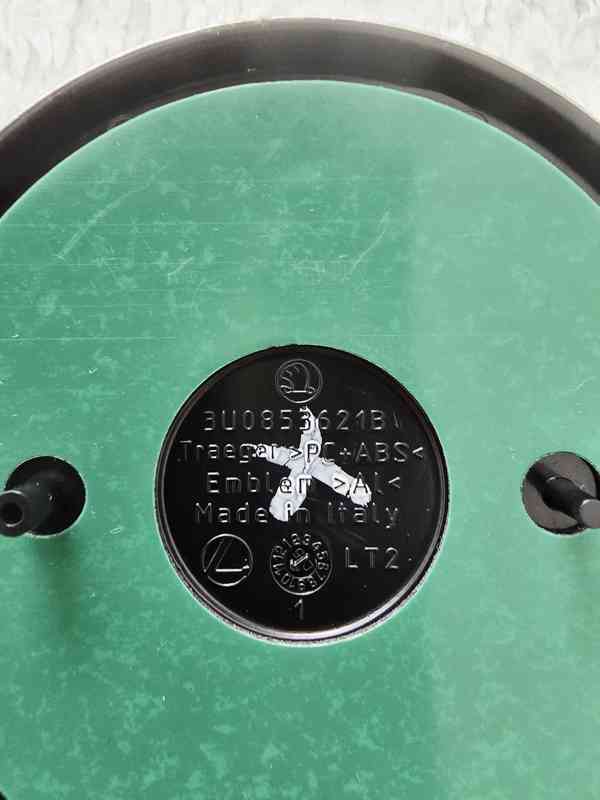 NOVÝ ORIGINÁL Znak Škoda OCTAVIA II 3U0853621B 88 mm přední  - foto 3
