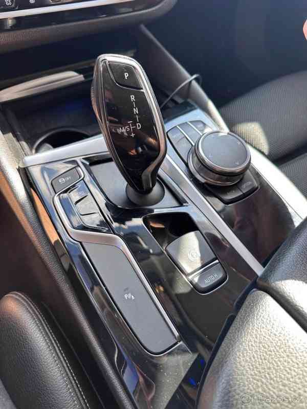 BMW Řada 5 3,0   G31 Sport Line — 195 kW — Adap - foto 9