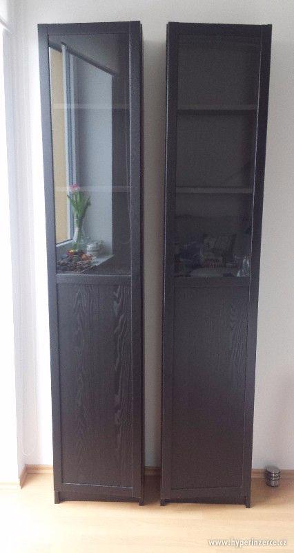 2x knihovna Ikea Billy, dveře Oxberg (sklo/panel) černohnědá - foto 1