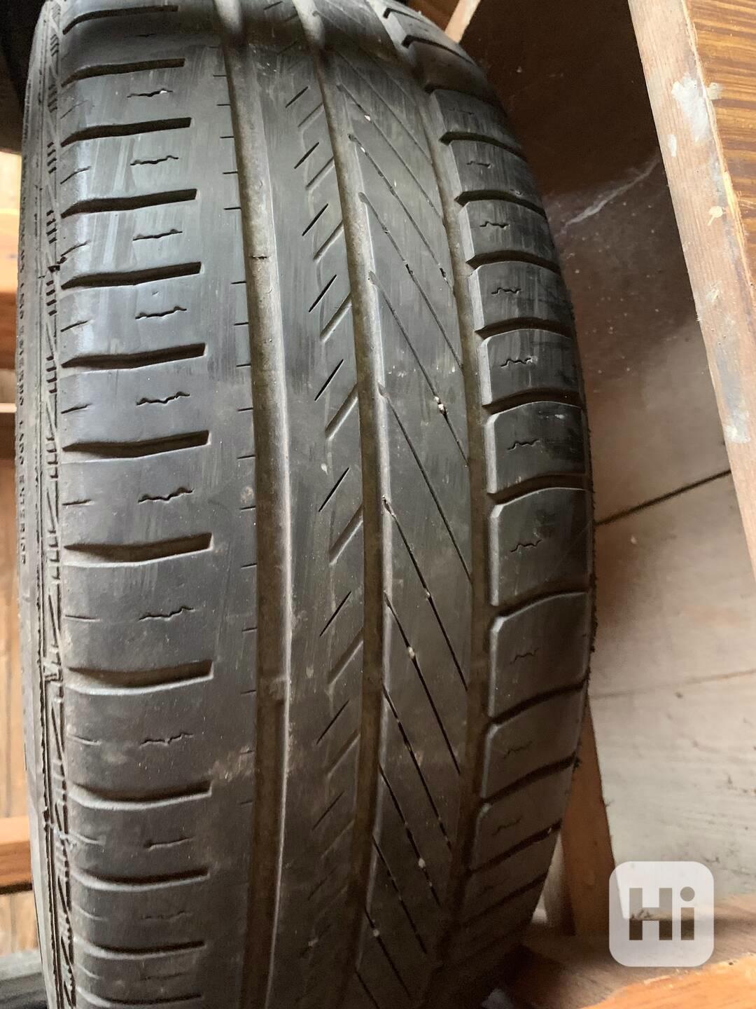 Prodám jednu letní pneu Goodyear 185/60/14 - foto 1