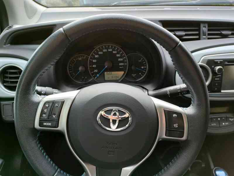 Toyota Yaris Hybrid 1.5 VVT-i benzín/el. 55kw - foto 12