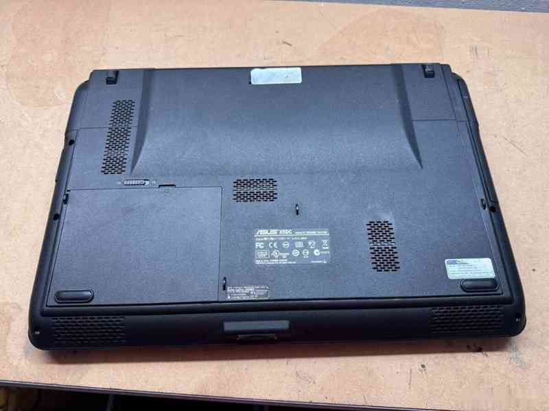 Predám pokazený notebook na náhradné diely zn.Asus x5dab. - foto 6