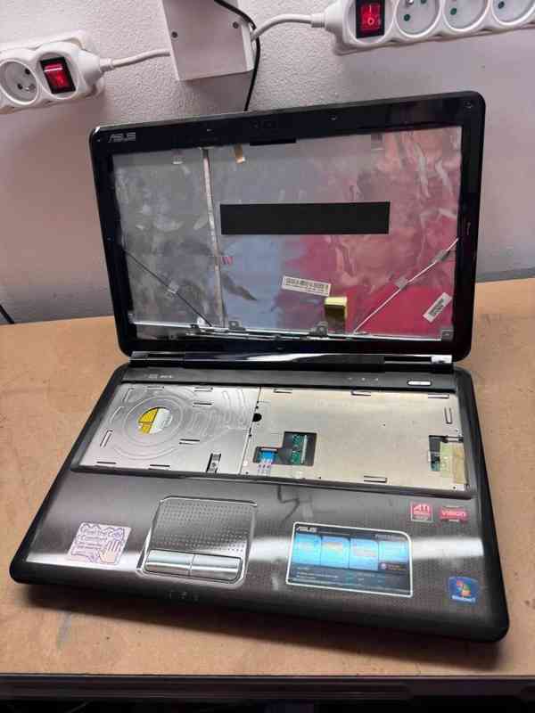 Predám pokazený notebook na náhradné diely zn.Asus x5dab. - foto 2