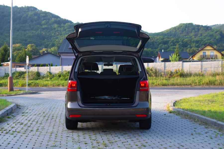 VW Touran 2011 - hnědá metalíza - TSI 77kw - foto 4