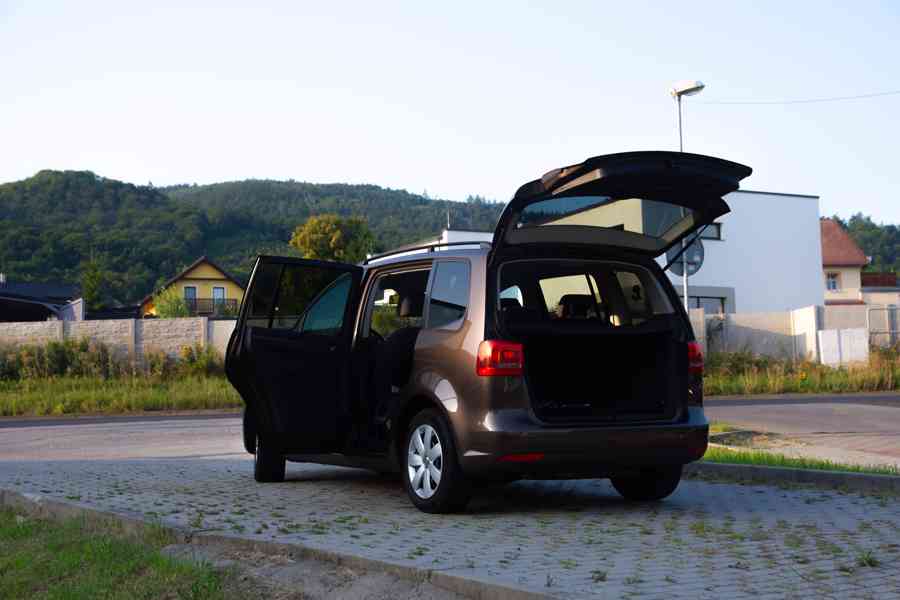 VW Touran 2011 - hnědá metalíza - TSI 77kw - foto 3