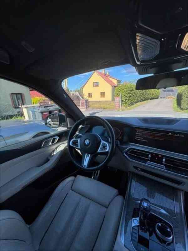 BMW X7 3,0   M50d - foto 10