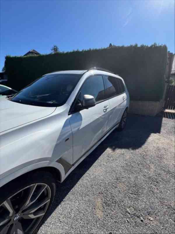 BMW X7 3,0   M50d - foto 6
