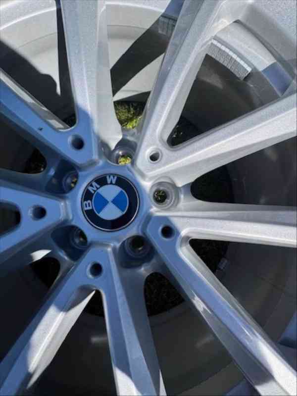 BMW X7 3,0   M50d - foto 3