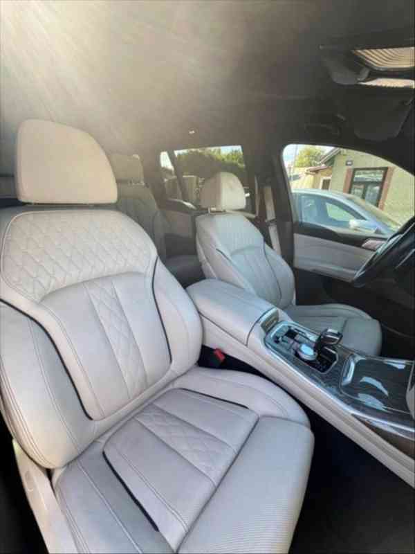 BMW X7 3,0   M50d - foto 12