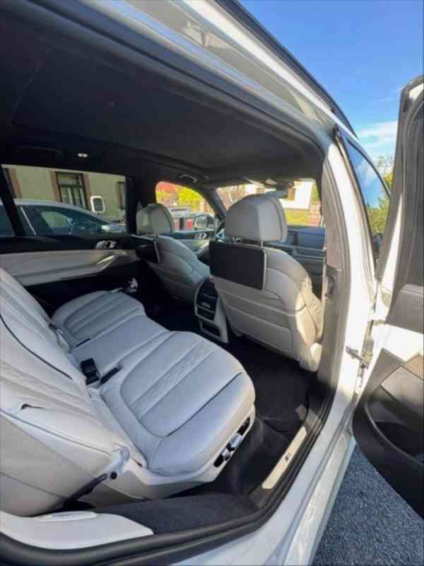 BMW X7 3,0   M50d - foto 15