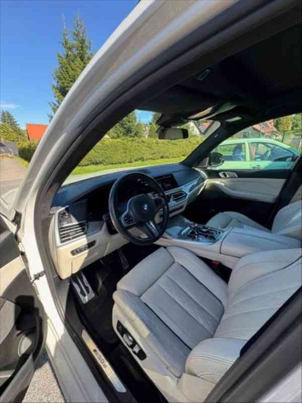 BMW X7 3,0   M50d - foto 16
