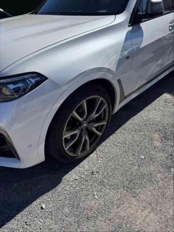 BMW X7 3,0   M50d - foto 4