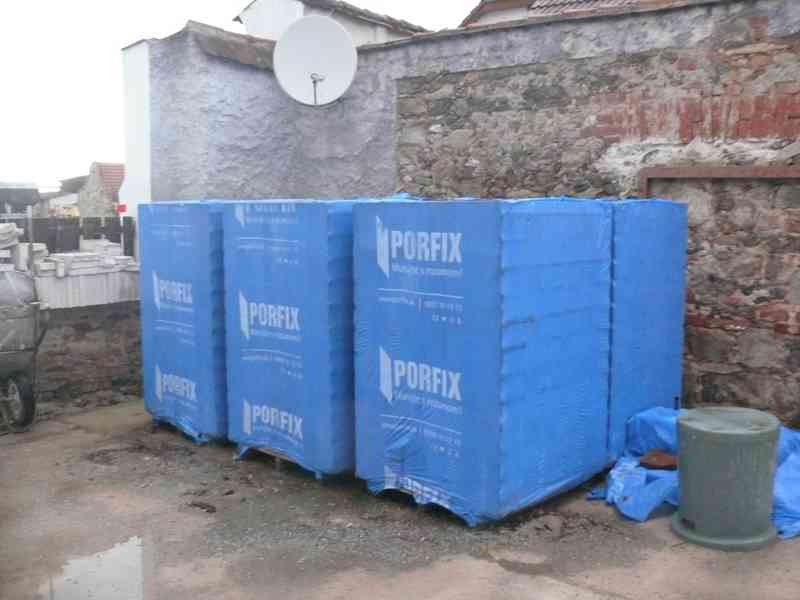 Prodám tvárnice "Porfix" 250x250x500 a komínové vložky - foto 1