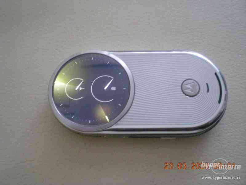 Motorola AURA z r.2008 - plně funkční mobilní telefon - foto 2