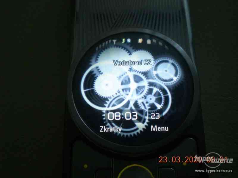 Motorola AURA z r.2008 - plně funkční mobilní telefon - foto 4