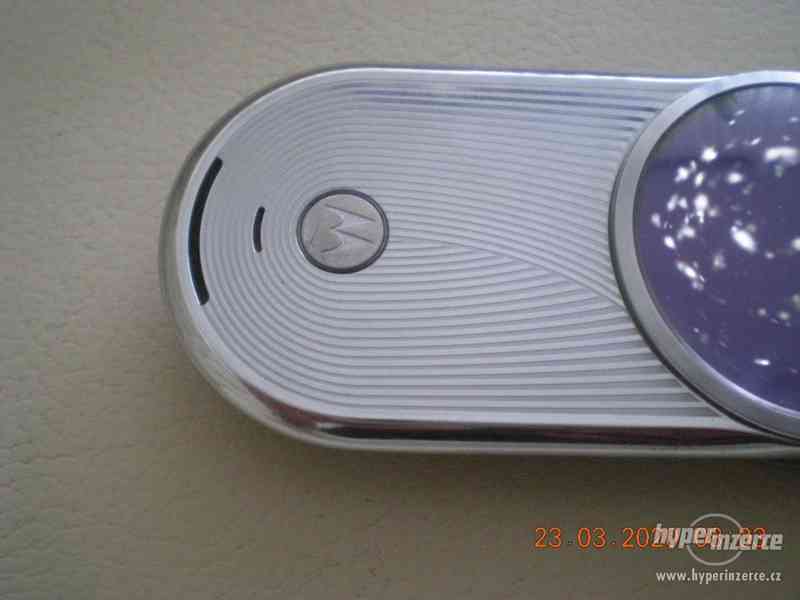 Motorola AURA z r.2008 - plně funkční mobilní telefon - foto 5