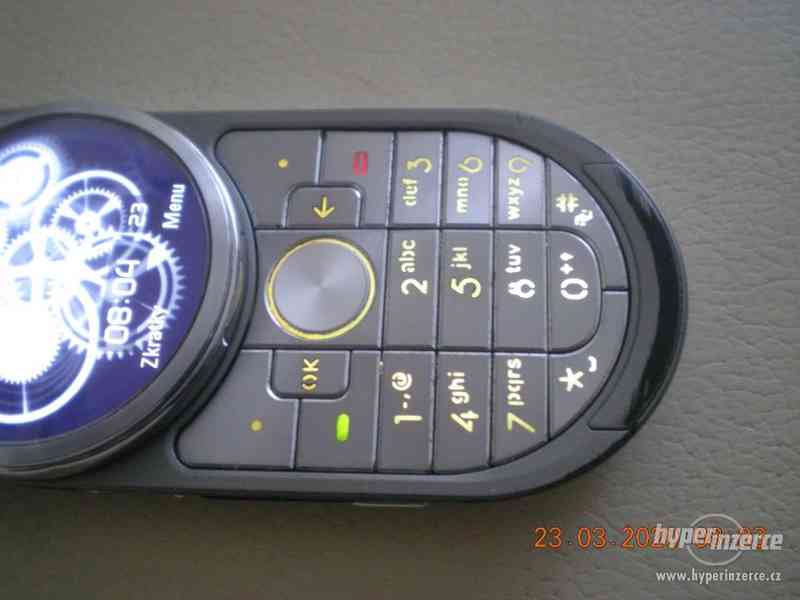 Motorola AURA z r.2008 - plně funkční mobilní telefon - foto 6