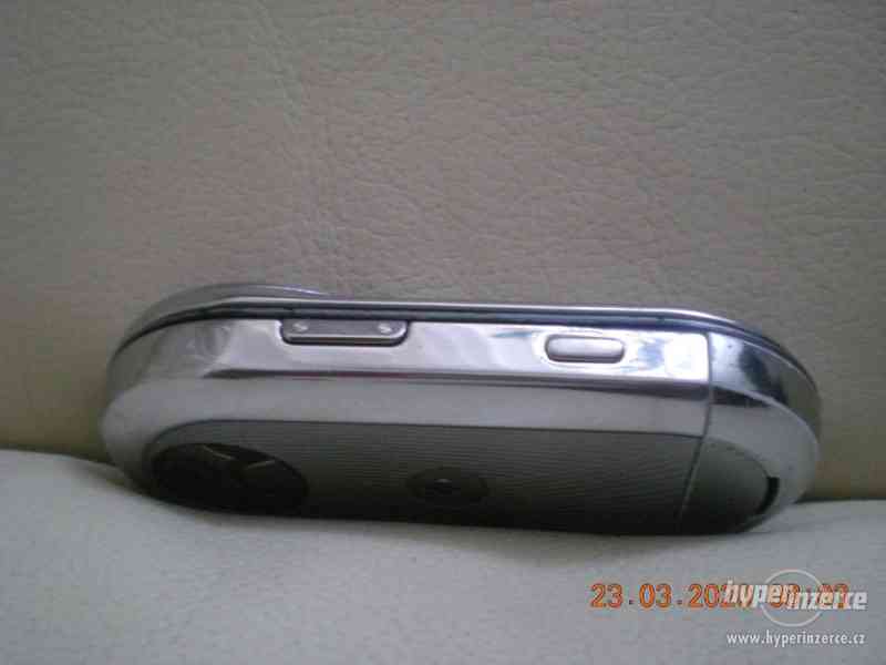 Motorola AURA z r.2008 - plně funkční mobilní telefon - foto 7