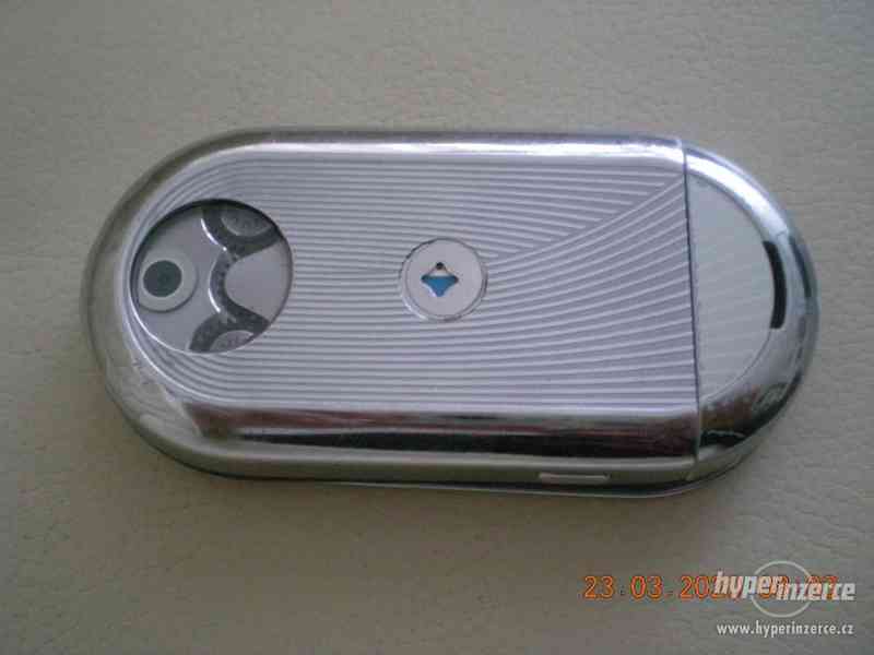 Motorola AURA z r.2008 - plně funkční mobilní telefon - foto 11