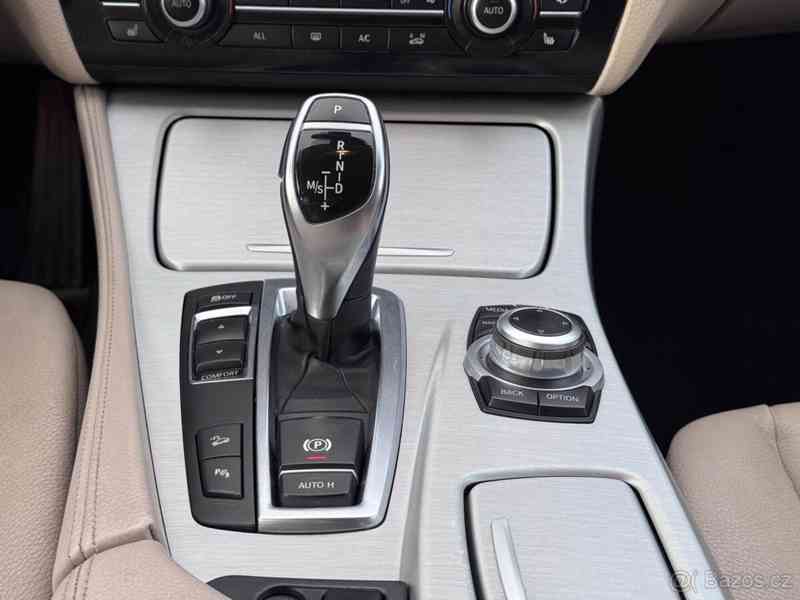 BMW Řada 5 2,5   F11 525d xDrive kombi M-paket - foto 13