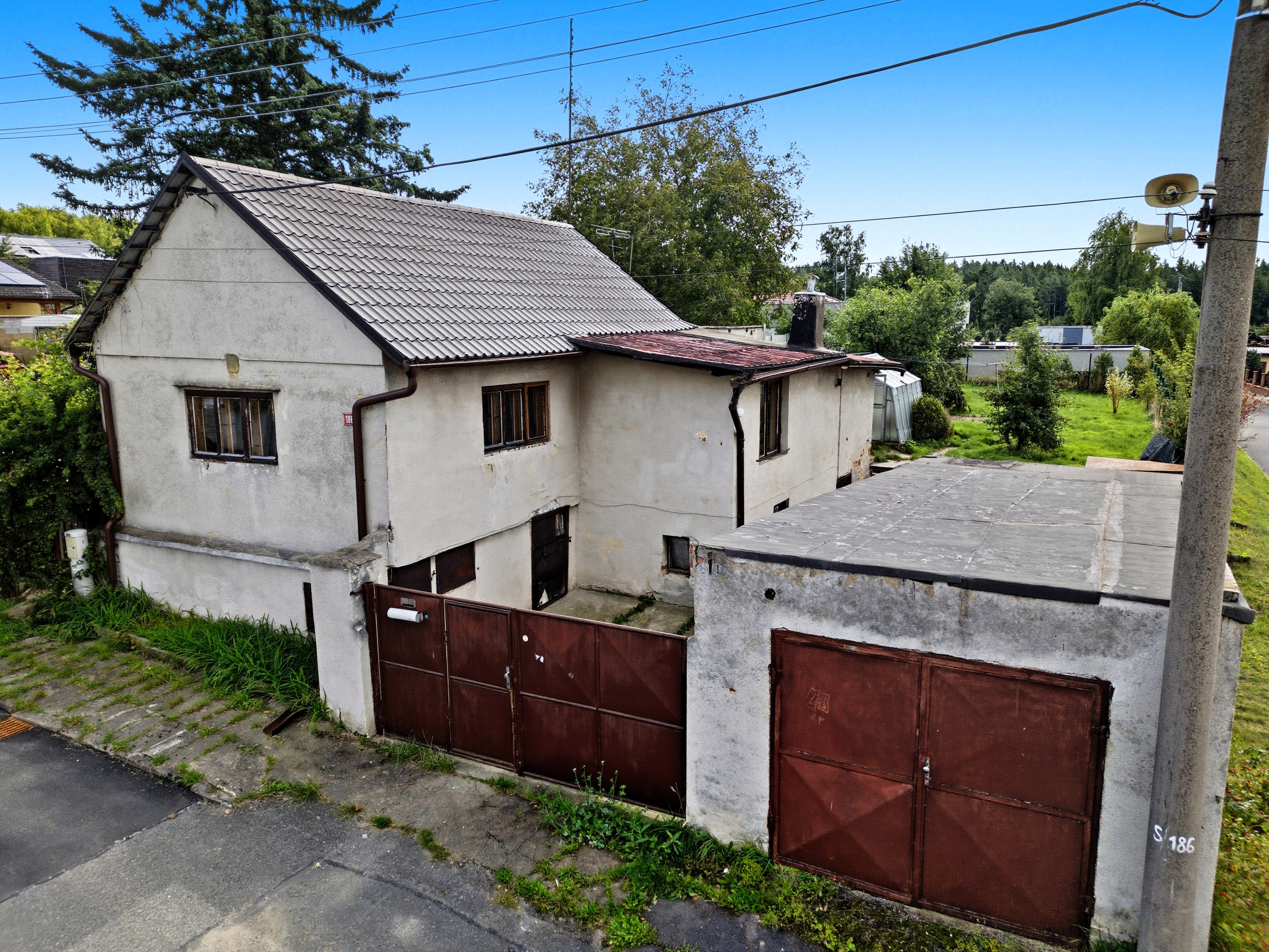 Rodinný dům se zahradou jen 20 minut od Prahy!